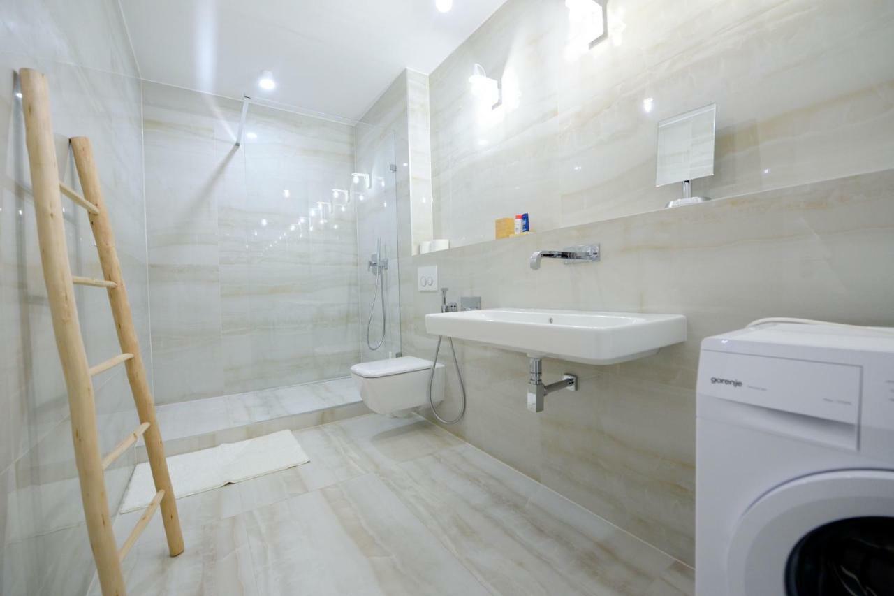Center Aupark Apartment Piest'any Exterior photo